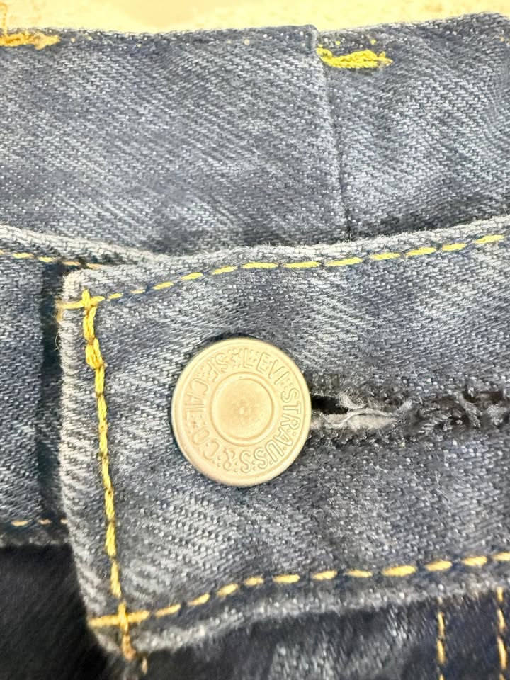 Vintage Levi’s 516 Red Tab Jeans — W34 L32 | Classic Blue Denim