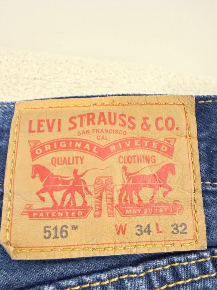 Vintage Levi’s 516 Red Tab Jeans — W34 L32 | Classic Blue Denim